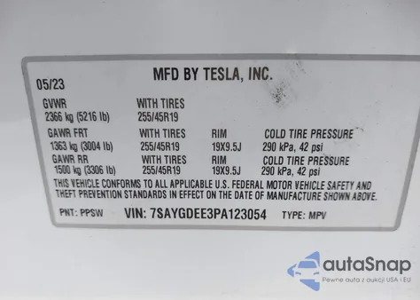 2023 Tesla Model Y Awd/Long Range Dual Motor All-Wheel Drive z USA, uszkodzony, nr VIN 7SAYGDEE3PA123054